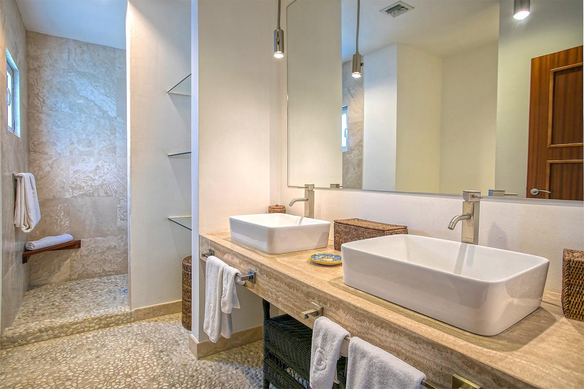 Villa Rental St Martin - Large bathroom